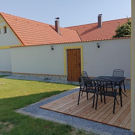 Apartman Na Statku Jilovice Екстер'єр фото
