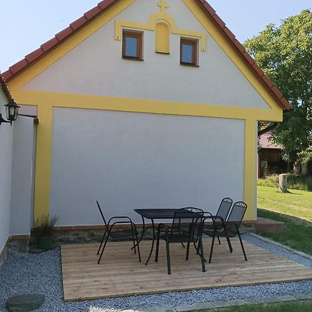 Apartman Na Statku Jilovice Екстер'єр фото