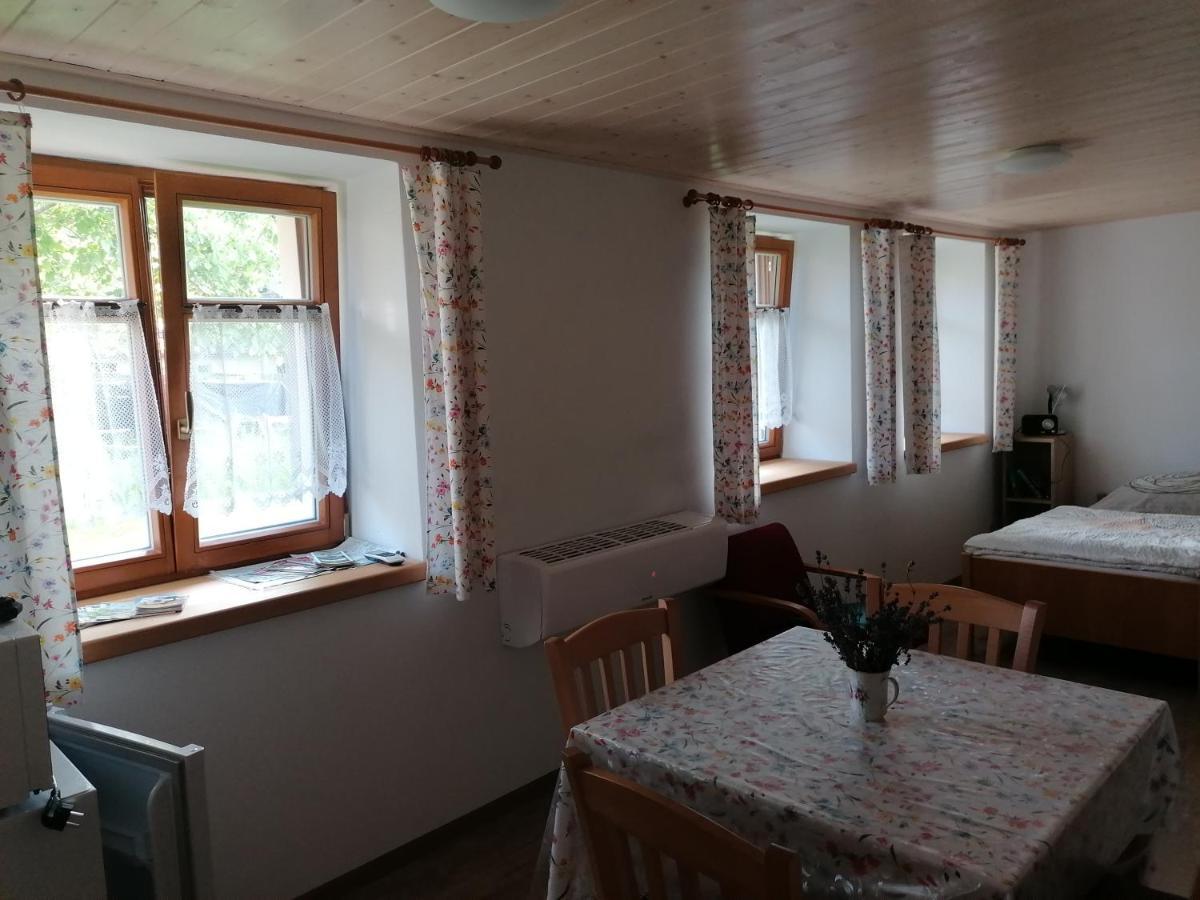 Apartman Na Statku Jilovice Екстер'єр фото