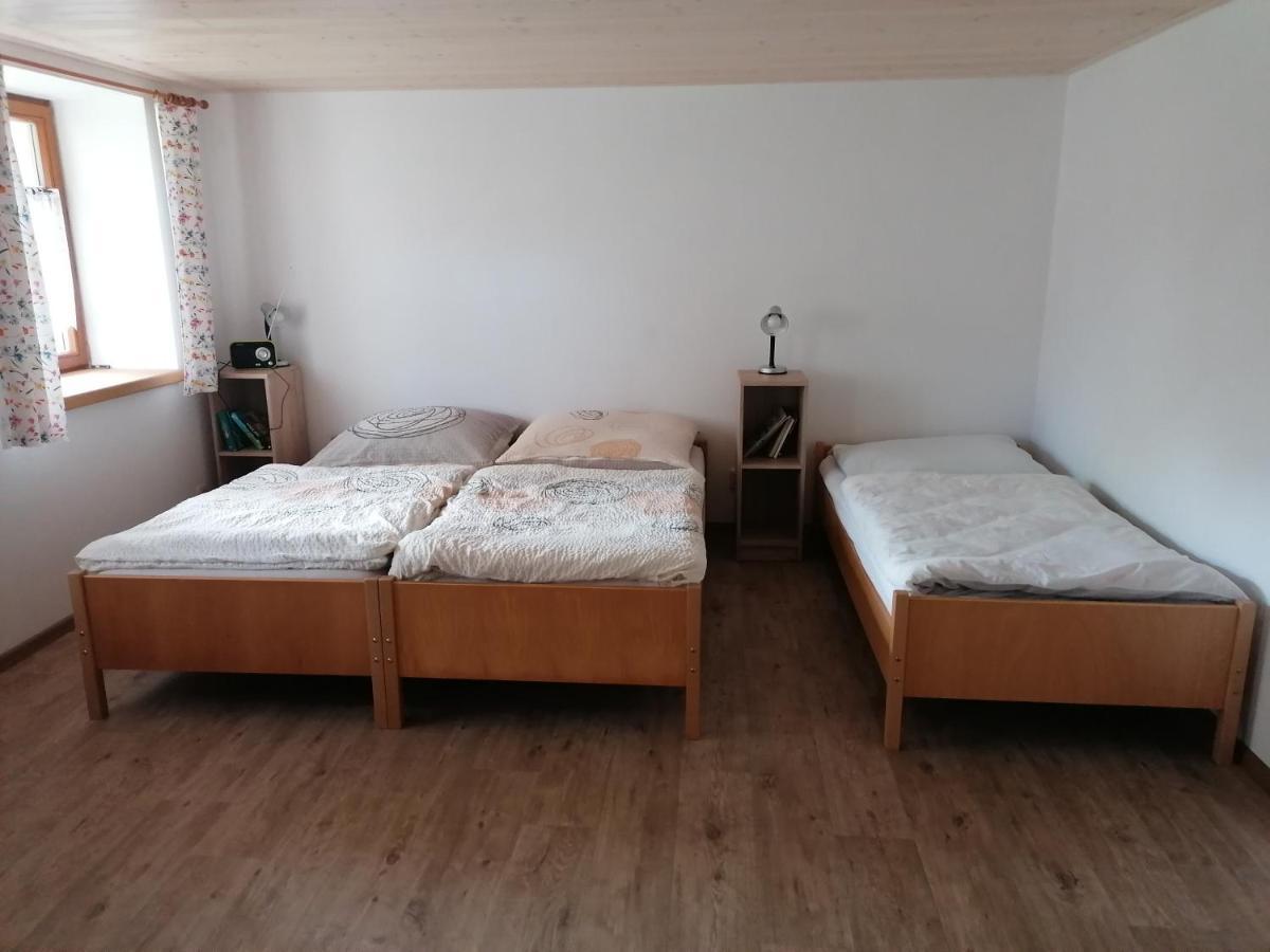 Apartman Na Statku Jilovice Екстер'єр фото