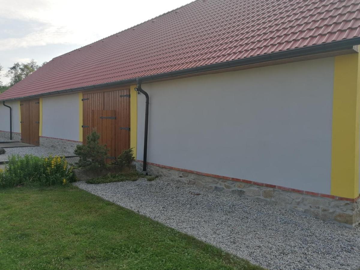 Apartman Na Statku Jilovice Екстер'єр фото
