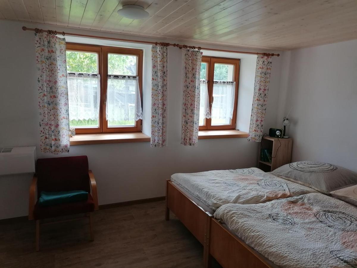 Apartman Na Statku Jilovice Екстер'єр фото